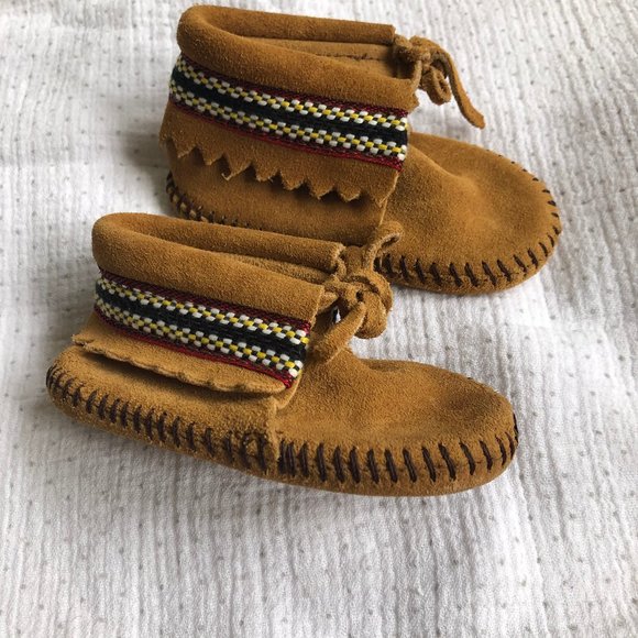Minnetonka Baby Moccasin Braid Bootie - Picture 1 of 4